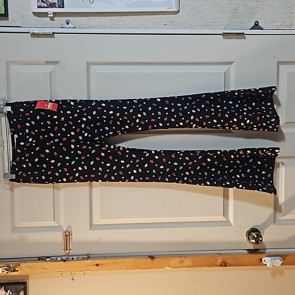 CELEBRATE TOGETHER HIGH RISE LIGHTS FLARE LEGGING: BLACK: NEW WITH TAGS: SIZE XS